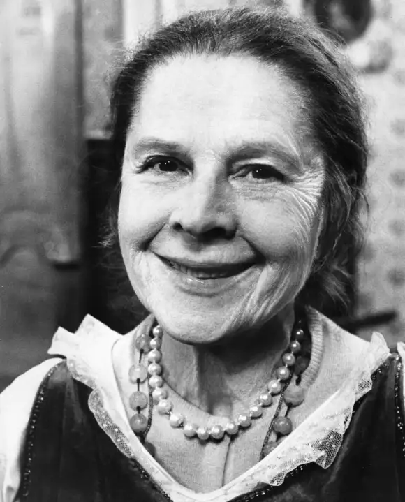 WHERES POPPA US 1970 RUTH GORDON A UNITED ARTISTS FILM Date: 1970. Strictly editorial use only in conjunction with the p