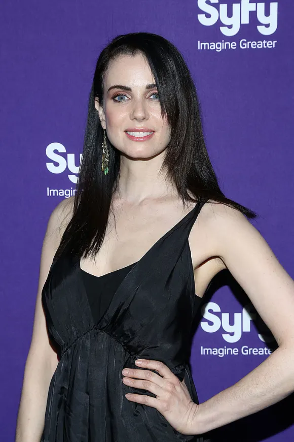 Mia Kirshner