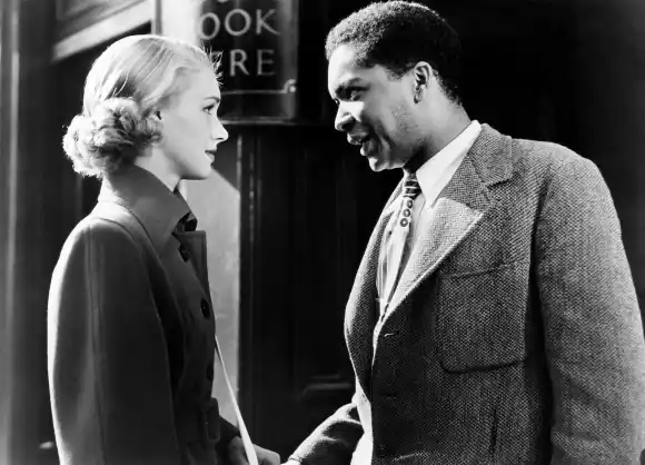 Susan Shaw et Earl Cameron dans "Pool of London".