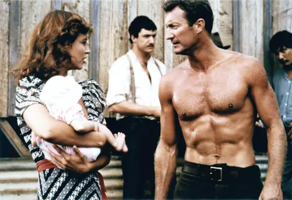Rachel Ward and Bryan Brown in 'The Thorn Birds'