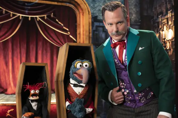 Muppets Haunted Mansion (2021) - filmtill PEPE THE KING PRAWN, GONZO, WILL ARNETT Muppets Haunted Mansion (2021) EDITOR